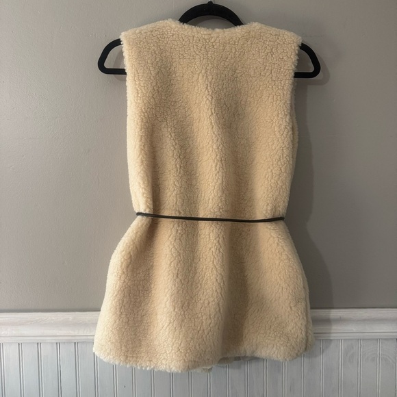 boohoo Sherpa Faux Fur Women’s Vest Size M Cream NWT - Picture 2 of 10